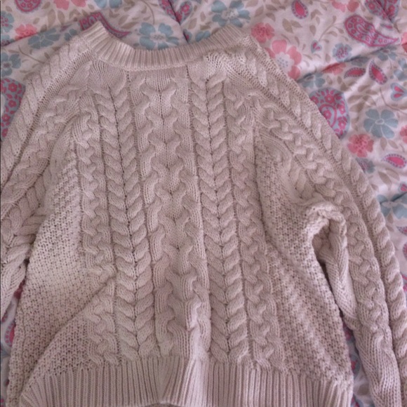 This is a sweater. - Picture 2 of 3